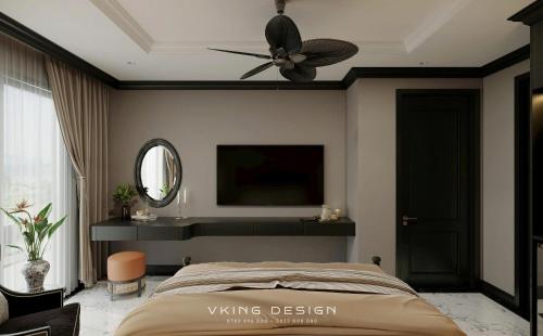 May Boutique DongVan Hotel في دونغ فان: غرفة نوم بها سرير ومروحة سقف