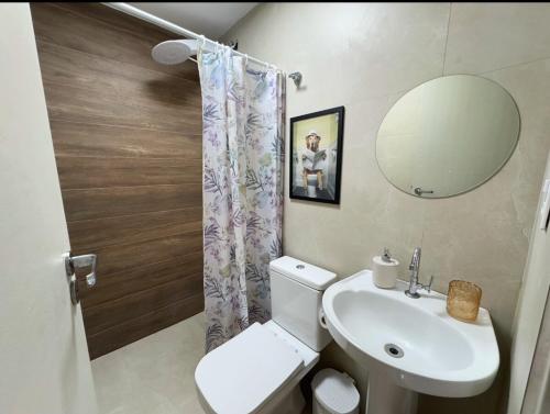 Ванная комната в Apartamento- ótima localização-aconchegante e completo no Centro - SJC