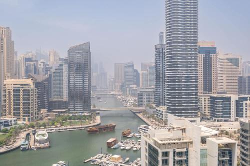 Free housekeeping visits during your stay - StayShort - Cozy Dubai Marina 1 bed apartment with Marina views