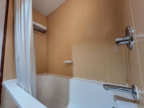 Koupelna v ubytování Hatyai Golden Crown Hotel