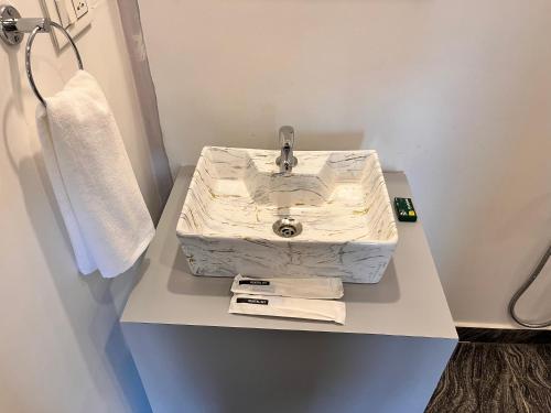 Et badeværelse på The Coastal Agonda