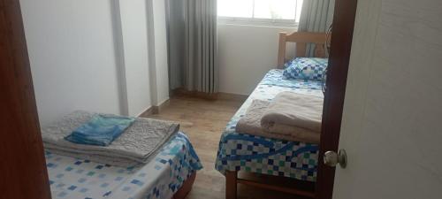 En eller flere senge i et værelse på CERRO AZUL Alojamiento - Mini 4 personas