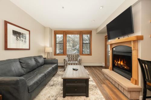 Χώρος καθιστικού στο Ski-In/Ski-Out Zephyr 1 Bedroom Condo Winter Park