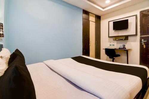 TV a/nebo společenská místnost v ubytování Collection O Techno India University Saltlake Formerly A&M Regency