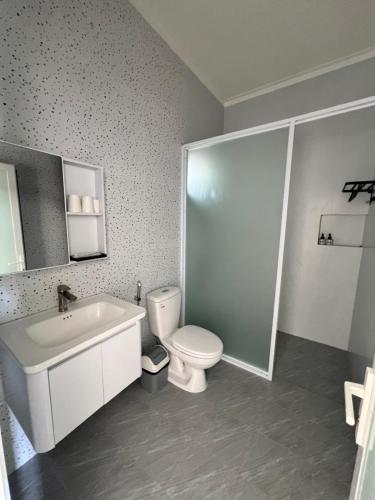 Koupelna v ubytování Vy's Home Homestay Mũi Né