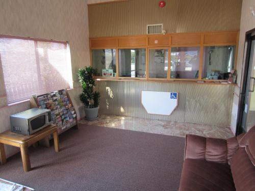 a living room with a tv and a table at Touristlodge in Inglewood