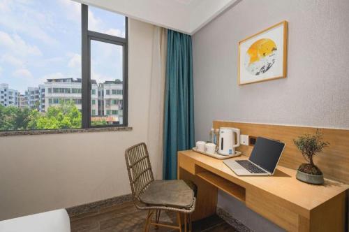 Φωτογραφία από το άλμπουμ του Borrman Hotel Huizhou West Lake Shuidong Street σε Huizhou