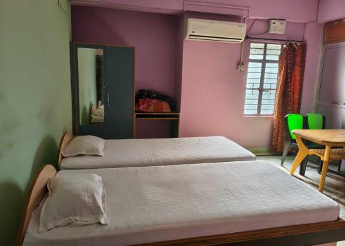 Postel nebo postele na pokoji v ubytování Hotel O B. S Marriage Palace