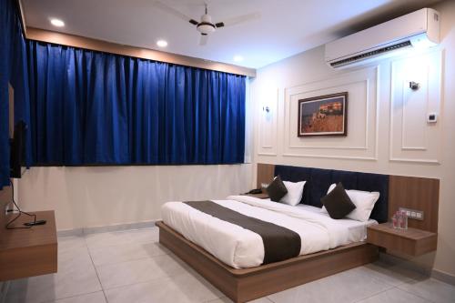 Ένα ή περισσότερα κρεβάτια σε δωμάτιο στο Florian Club Resort and Spa Jaipur