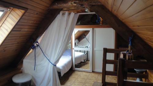 Ένα ή περισσότερα κρεβάτια σε δωμάτιο στο Gite La Maison du Pêcheur