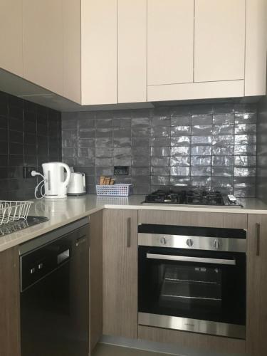 Kuchyň nebo kuchyňský kout v ubytování Luxury Apt with 2BR plus 2Bath