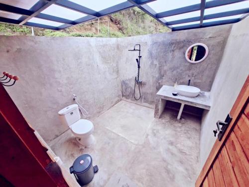 Ein Badezimmer in der Unterkunft The Mawun Lombok