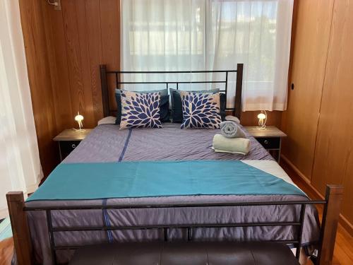 Postel nebo postele na pokoji v ubytování Sunkissed Divers Okinawa 1, Rooftop for 2 with Jacuzzi, Bbq and Sea View