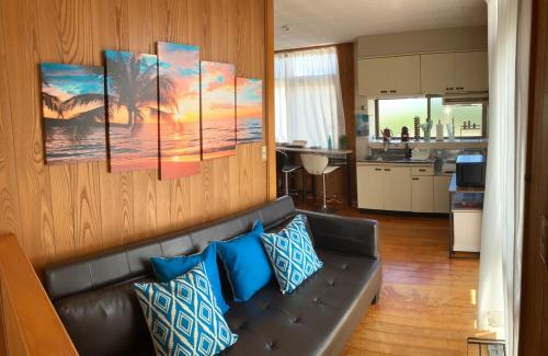 Kuchyň nebo kuchyňský kout v ubytování Sunkissed Divers Okinawa 1, Rooftop for 2 with Jacuzzi, Bbq and Sea View