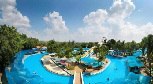 La alberca dentro o cerca de 5 Diamond