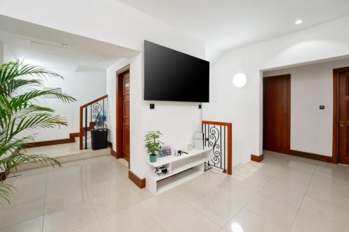 a living room with a tv on the wall at Townhouse in Golden Mile 3BR in Dubai