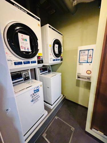a laundry room with washers and dryers on display at Shinbashi Kon Hotel in Tokyo