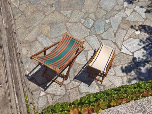 an overhead view of two lawn chairs on a stone patio at I Calleri Garden and Rooms in Millesimo