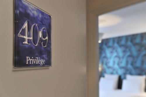 a sign on a wall with the number on it at Mercure Paris Saint Cloud Hippodrome in Saint-Cloud