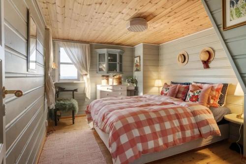 En eller flere senge i et værelse på Bekkeblom, family cabin with extension in Hafjell