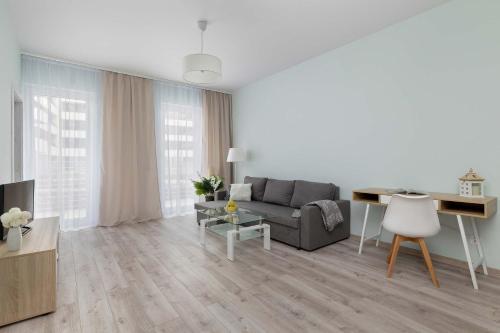 Comfortable Apartment Perfect for Remote Work by Noclegi Renters