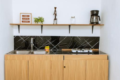 a kitchen with a sink and a counter top at Departamento centrico con estacionamiento WiFi in Matamoros