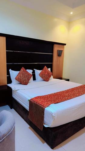 Ένα ή περισσότερα κρεβάτια σε δωμάτιο στο أرقي خيال للاجنحة الفندقية