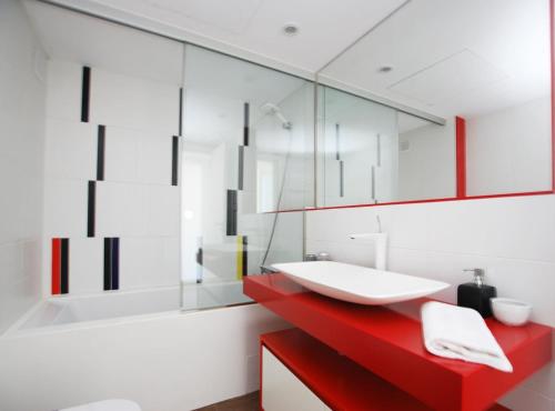a bathroom with a red sink and a mirror at Rey apartment in Vilassar de Mar