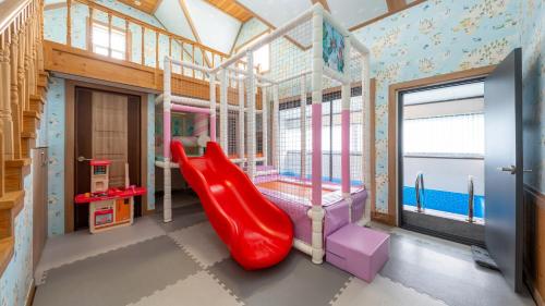 Postel nebo postele na pokoji v ubytování Hongcheon byeolkaem kidspulbilla