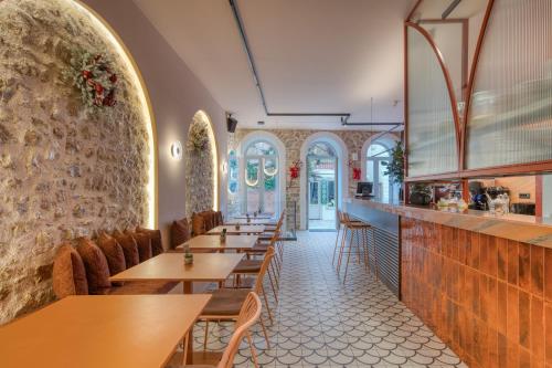 Khu vực ghế ngồi tại Nalia Suites