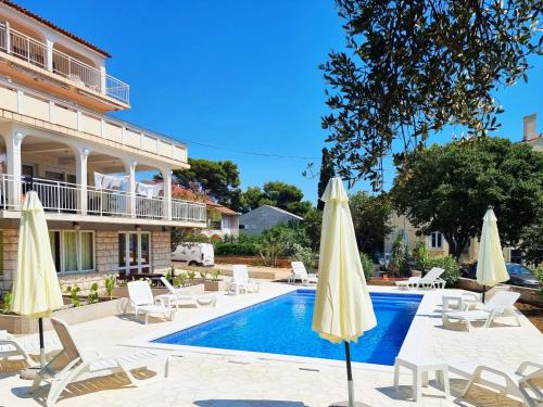 App Visy in Center Novalja with Pool