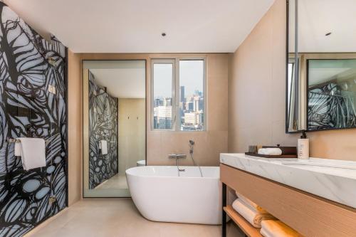 Phòng tắm tại Meihou Lizhi Hotel Qingdao May Fourth Square MixC Branch