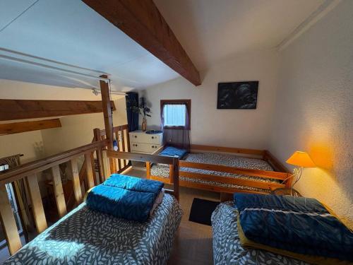 A bed or beds in a room at Alco