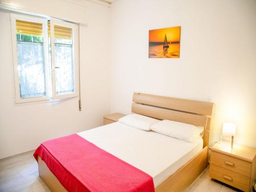 En eller flere senge i et værelse på Comfy accommodation with balcony