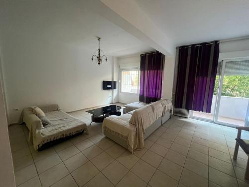 Athenian Maisonette near Metro & shops