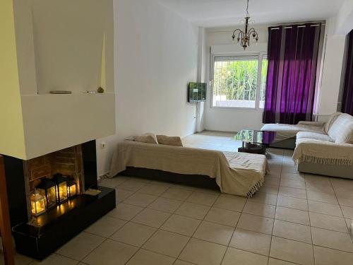 Athenian Maisonette near Metro & shops