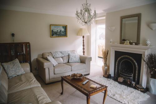 Ruang duduk di Wayside , 3 bed , 2 bath charming house close to Lincoln