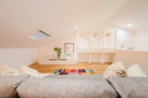 Large Central Penthouse 3 bath, sleeps 14 wAC