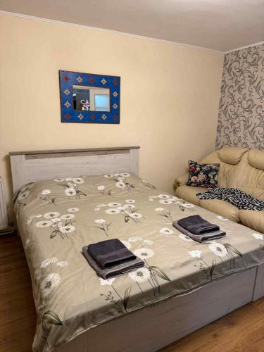 a bedroom with a bed with towels on it at Apartament Otopeni#Aeroport#Therme#Natatie in Otopeni