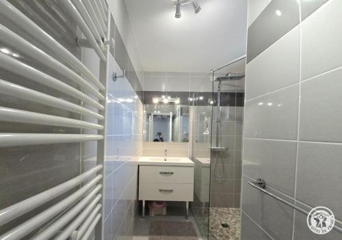 Phòng tắm tại Gite des noisetiers