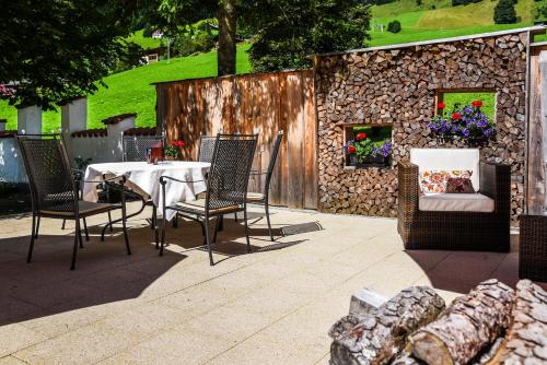 Patio nebo venkovní prostory v ubytování Hotel Steinbock