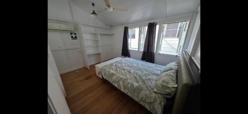 Giường trong phòng chung tại Cairns ,Buchan St Accommodation