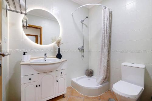 Et badeværelse på 1H Apt Narciso