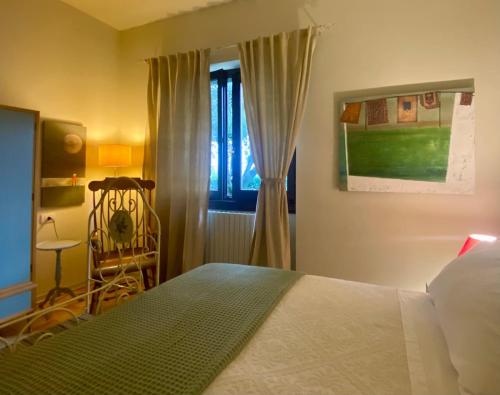 En eller flere senge i et værelse på The olive tree vacation home in Colico