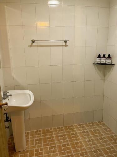 Phòng tắm tại STAYV 스테이브 장안 - cozy room in 답십리 동대문