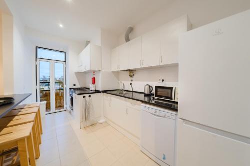 Large Central Penthouse 3 bath, sleeps 14 wAC