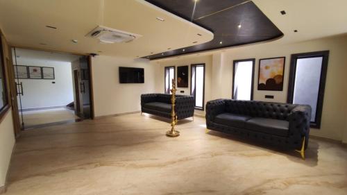 TV a/nebo společenská místnost v ubytování Sivashree Residency