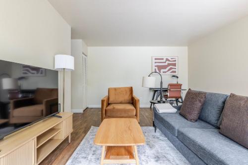 Billede fra billedgalleriet på Blueground Shoreline West pool nr Shoreline Park SFO-2019 i Castro City