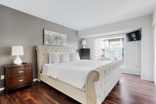 En eller flere senge i et værelse på Blueground Pike Place Market pool nr Waterfront SEA-979