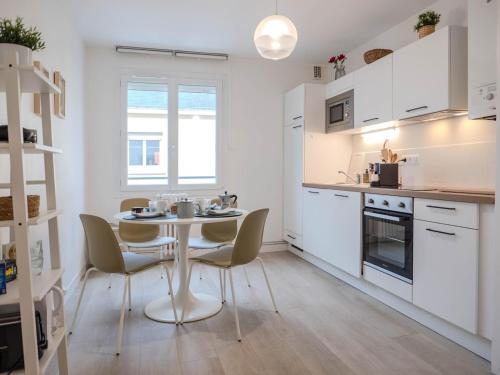 Kuchyň nebo kuchyňský kout v ubytování Le Sable & Sauge - Saint Nazaire centre ville